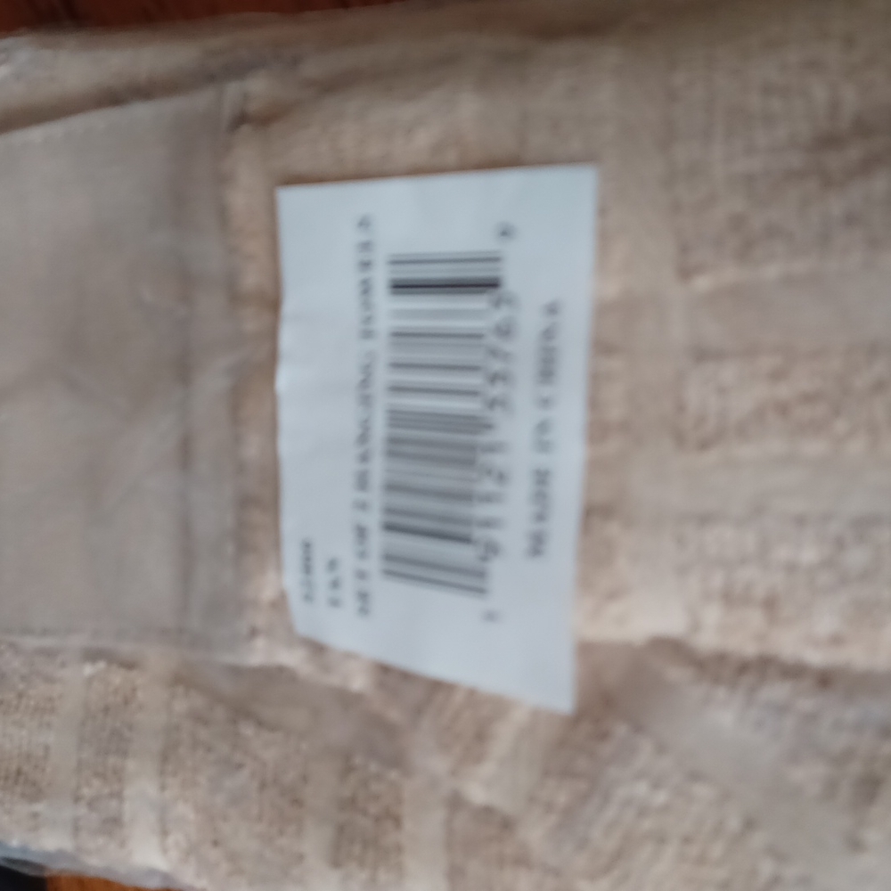 Two hand towels - Picture 3 of 3